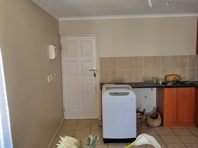2 Bedroom Apartment / Flat to Rent in Gordons Bay Central