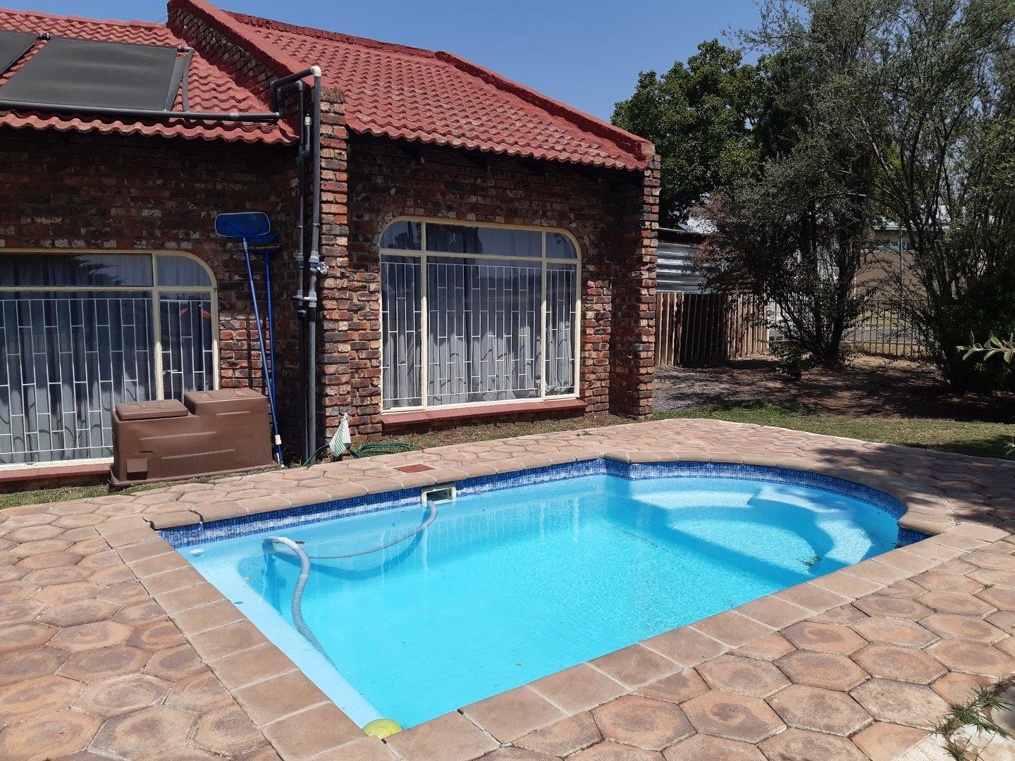 3 Bedroom House for sale in Morelig P24115070063