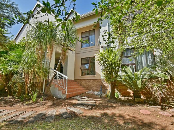 2 Bedroom Apartment / Flat for Sale in Bramley North