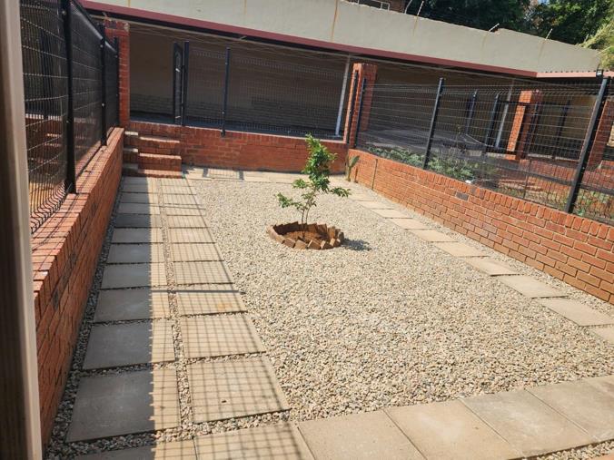 2 Bedroom Townhouse to Rent in Fontainebleau