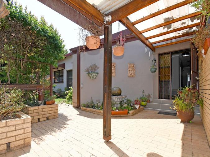 3 Bedroom House for Sale in Fontainebleau