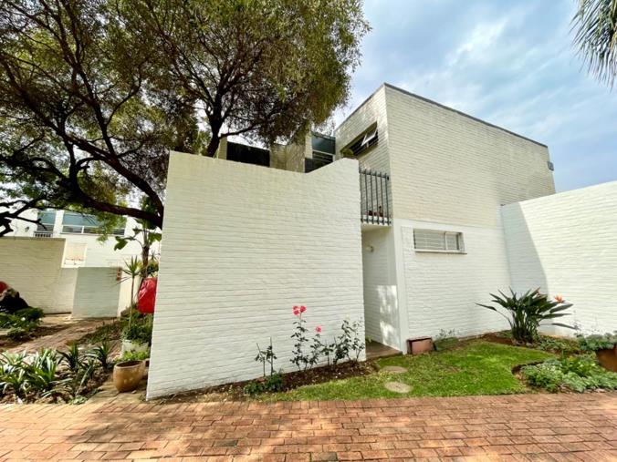 2 Bedroom Apartment / Flat for Sale in Lynnwood Manor