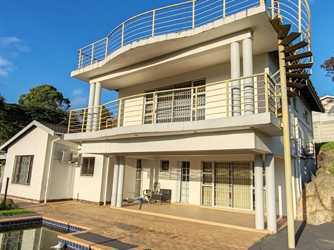 5 Bedroom House for Sale in Sarnia