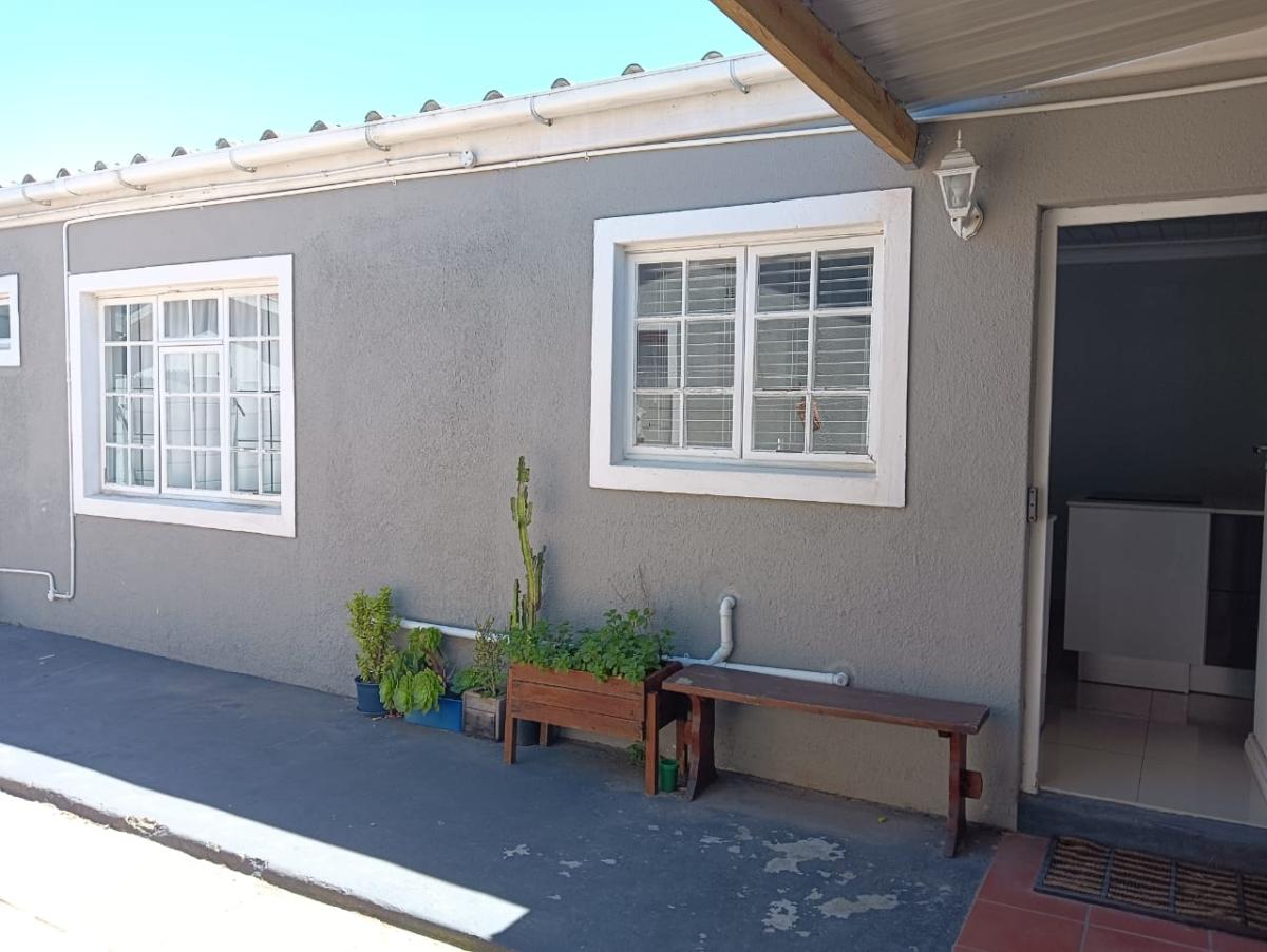 1 Bedroom Apartment / flat to rent in Grassy Park P24115084414