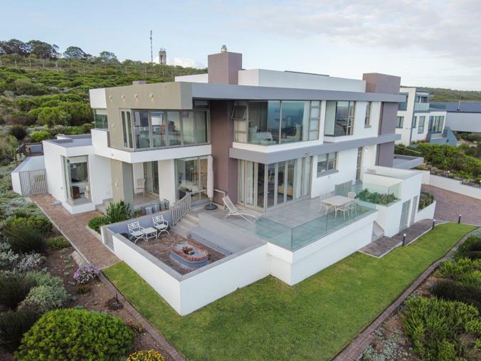 4 Bedroom House for Sale in Pinnacle Point Golf Estate