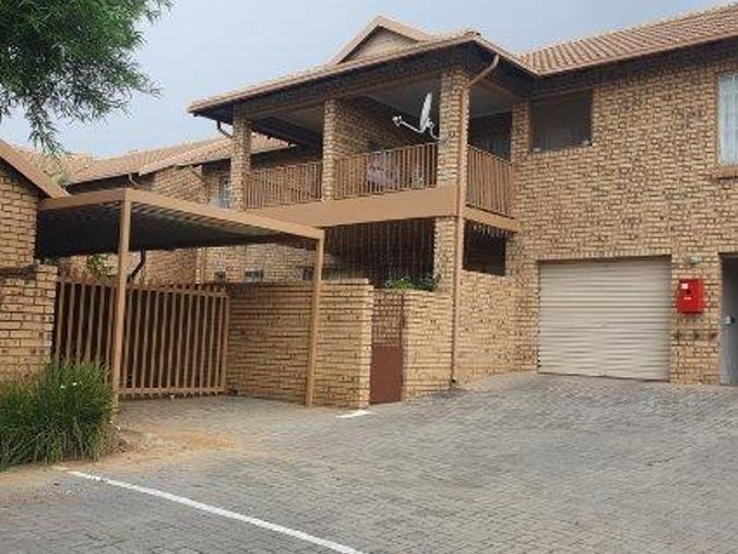 2 Bedroom Townhouse for Sale in Magalieskruin