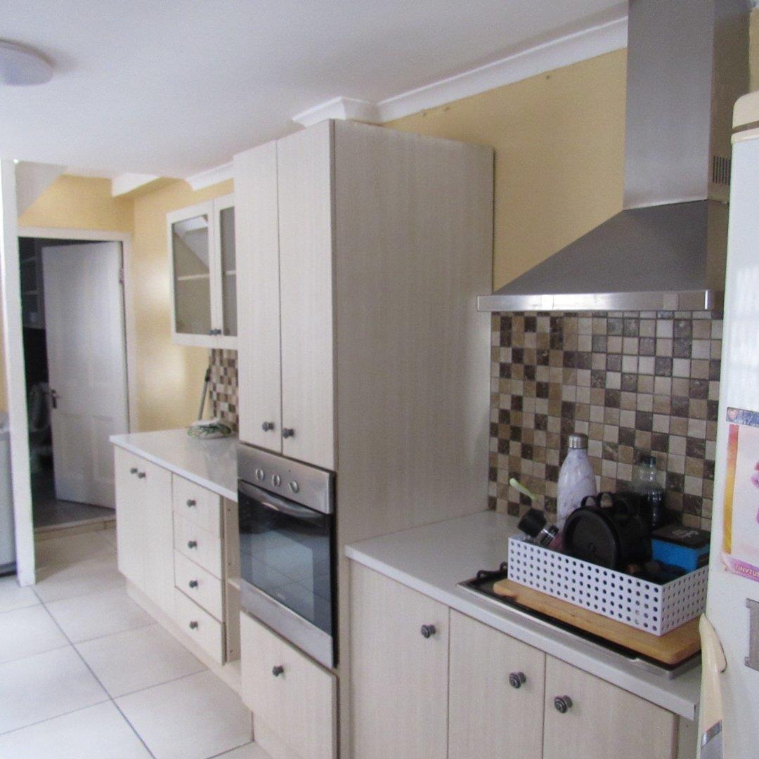 3 Bedroom House for sale in Zonnebloem P24115088605