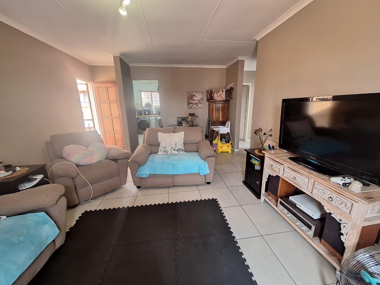 3 Bedroom Apartment / flat to rent in Pierre Van Ryneveld P24115089733