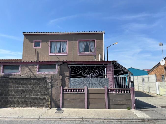 5 Bedroom House for Sale in Beacon Valley