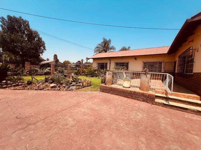 3 Bedroom House for Sale in Claremont