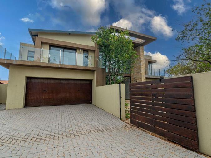 5 Bedroom House for Sale in Crescent Wood Country Estate