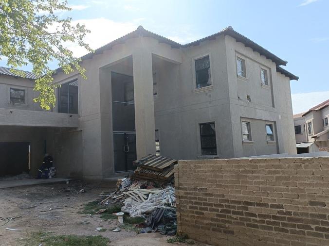 7 Bedroom House for Sale in Crescent Wood Country Estate