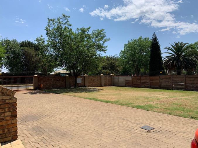 2 Bedroom Apartment / Flat to Rent in Middelburg Central