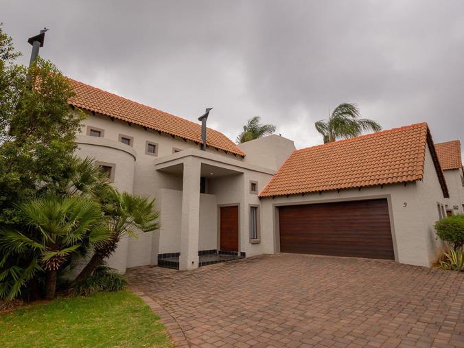 4 Bedroom Townhouse for Sale in Midstream Estate