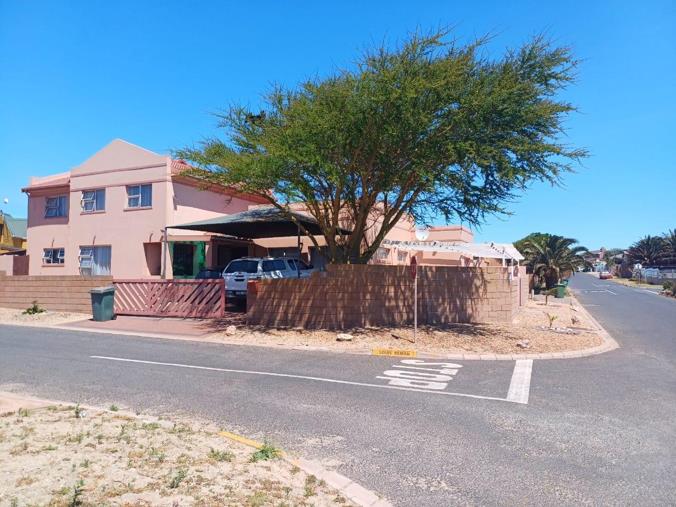 6 Bedroom House for Sale in Bluewater Bay