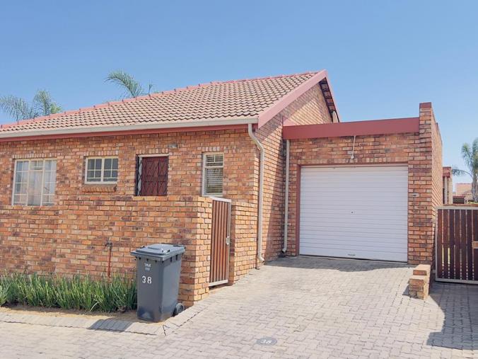 2 Bedroom House to Rent in Amberfield Ridge