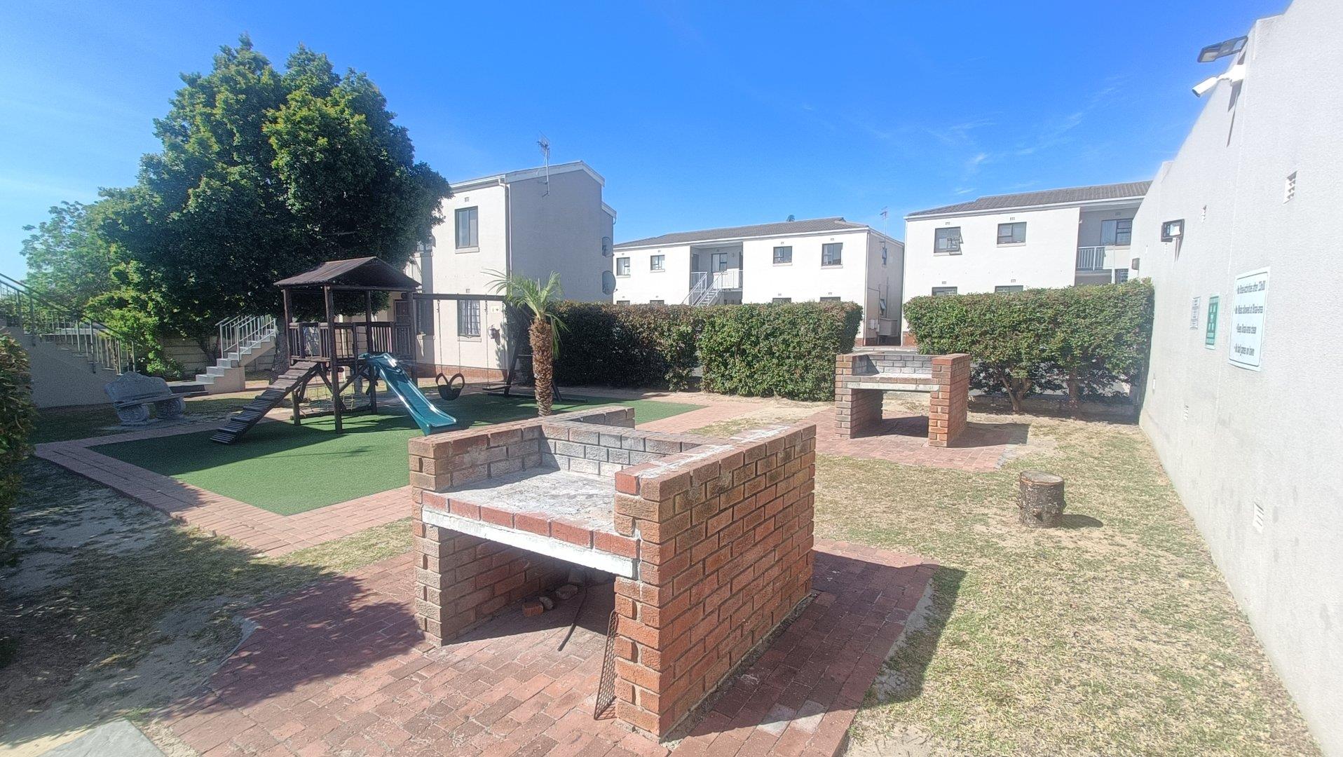 2 Bedroom Apartment / flat for sale in St Dumas 5 Skyvue Drive P24