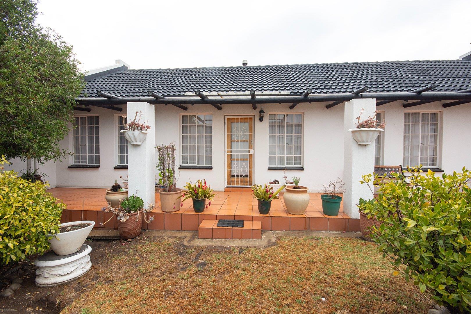 2 Bedroom Townhouse for sale in Heidelberg Central P24115121418