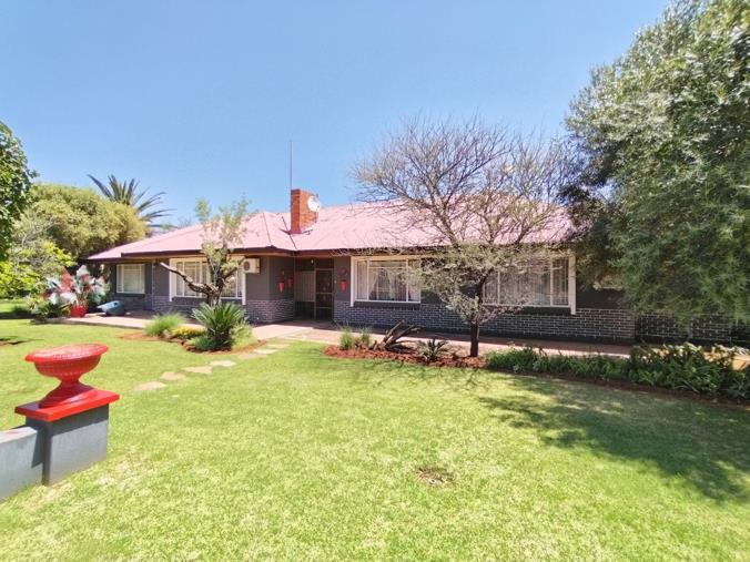 4 Bedroom House for Sale in Warrenton