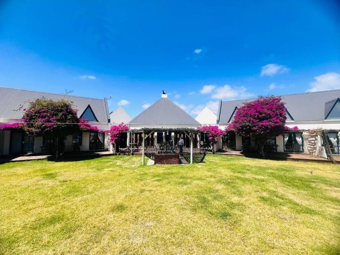 9 Bedroom House for Sale in Long Acres Country Estate