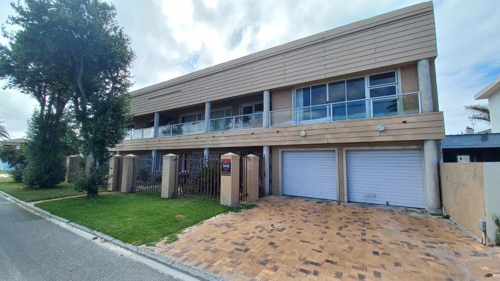 5 Bedroom House for sale in Melkbosstrand Central 12 Beach Road P24