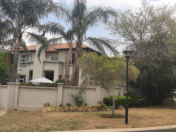 3 Bedroom Townhouse to Rent in Midstream Estate