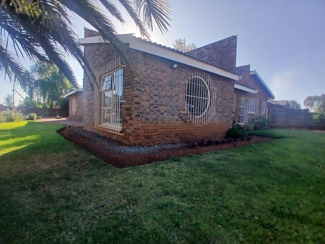 4 Bedroom House for sale in Meyerton Park P24115131429