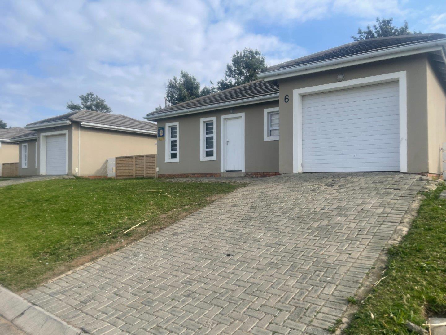 3 Bedroom House for sale in Gonubie P24115131623