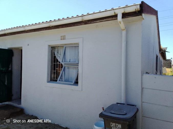 6 Bedroom House for Sale in Malibu Village