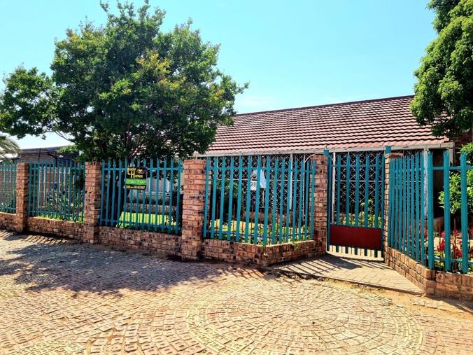 3 Bedroom House for Sale in Square Hill Park