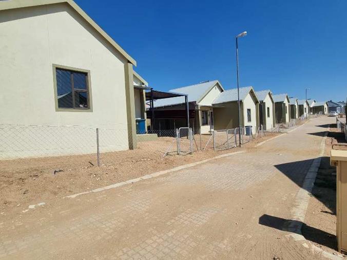 3 Bedroom Townhouse for Sale in Otjomuise