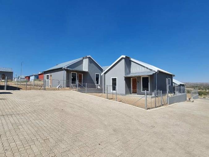 2 Bedroom Townhouse for Sale in Otjomuise