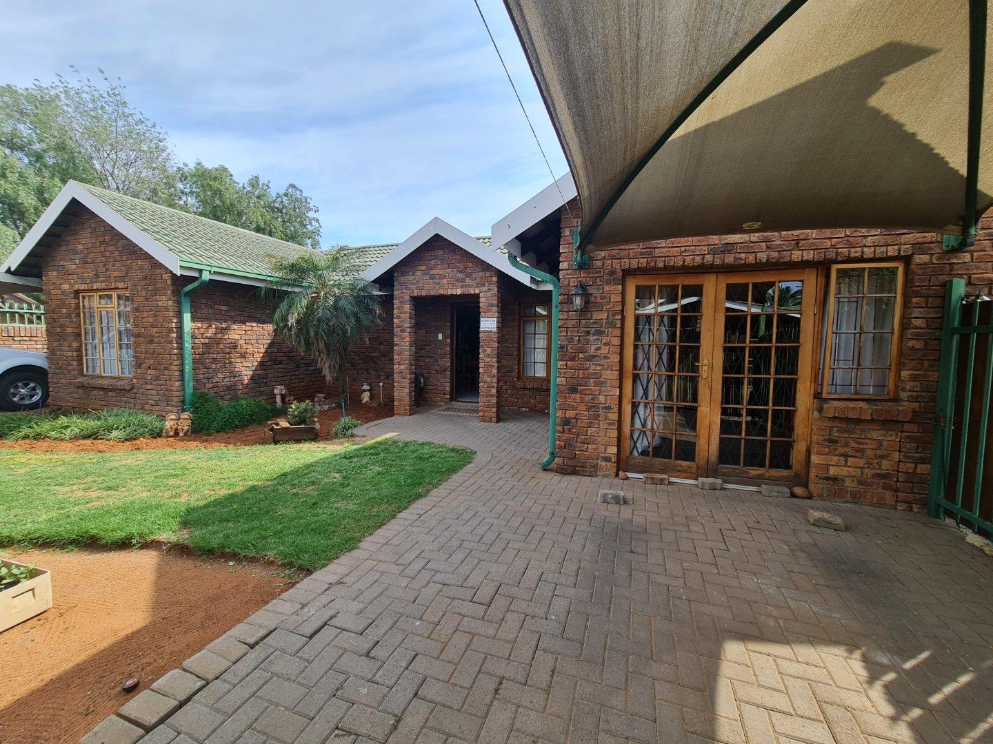 2 Bedroom House for sale in Minerva Gardens P24115132493