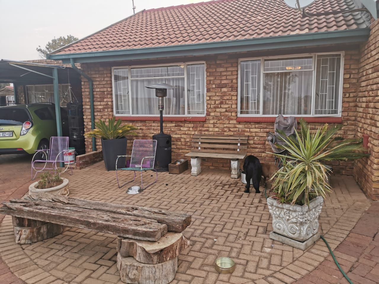 3 Bedroom Townhouse to rent in Aston Manor 10 Coniston Way P24