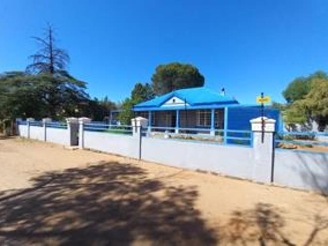 4 Bedroom House for Sale in Beaconsfield