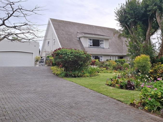 4 Bedroom House for Sale in Beacon Bay