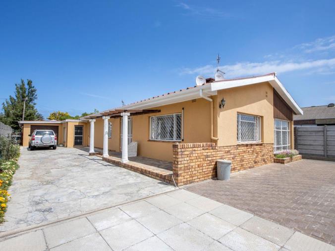 4 Bedroom House for Sale in Rome