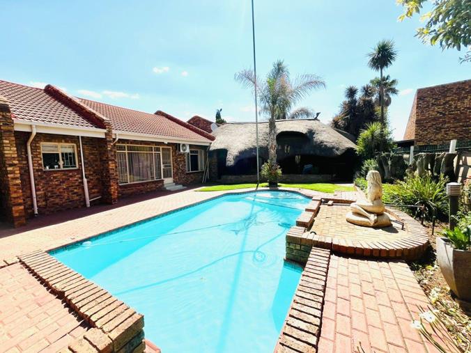 4 Bedroom House for Sale in Falcon Ridge