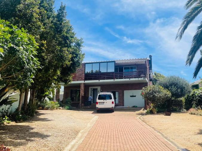2 Bedroom House for Sale in Jeffreys Bay Central
