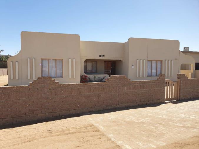 3 Bedroom House for Sale in Henties Bay Central