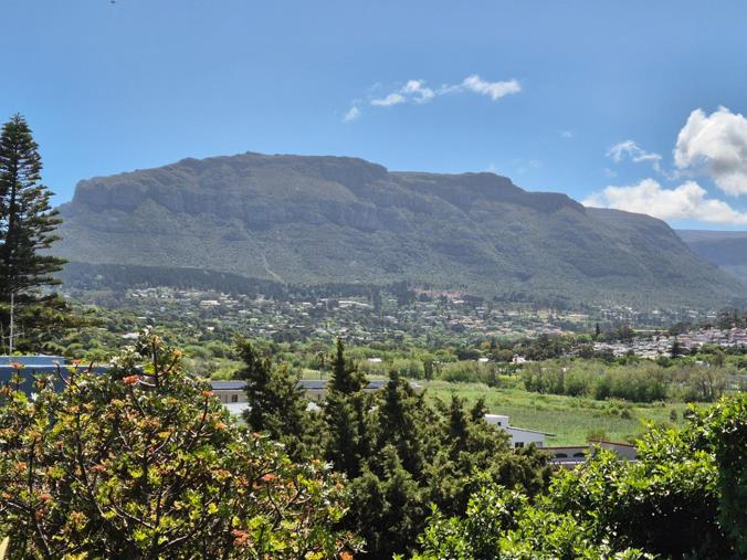 3 Bedroom House for Sale in Hout Bay Central