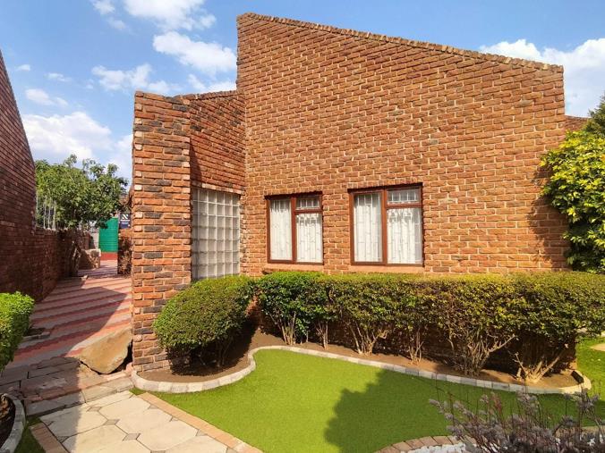 5 Bedroom House for Sale in Flora Park