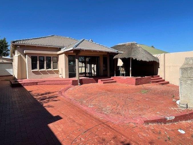 3 Bedroom House to Rent in Kensington