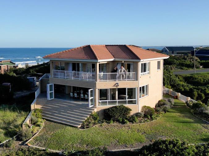 5 Bedroom House for Sale in Paradise Beach