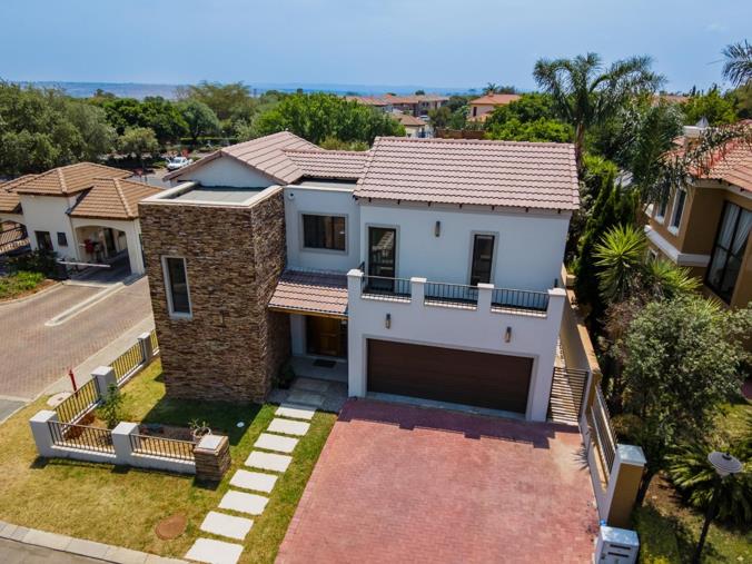 4 Bedroom House for Sale in Blue Valley Golf Estate