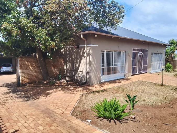 3 Bedroom House for Sale in Krugersdorp North