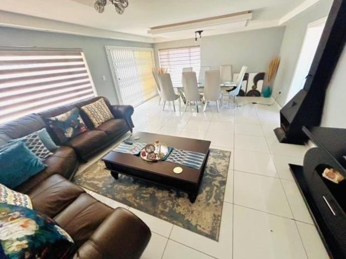 4 Bedroom House for Sale in Ridgeway