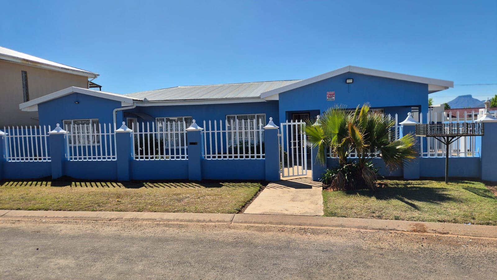 4 Bedroom House for sale in Victoria Park 20 Baartman Street P24