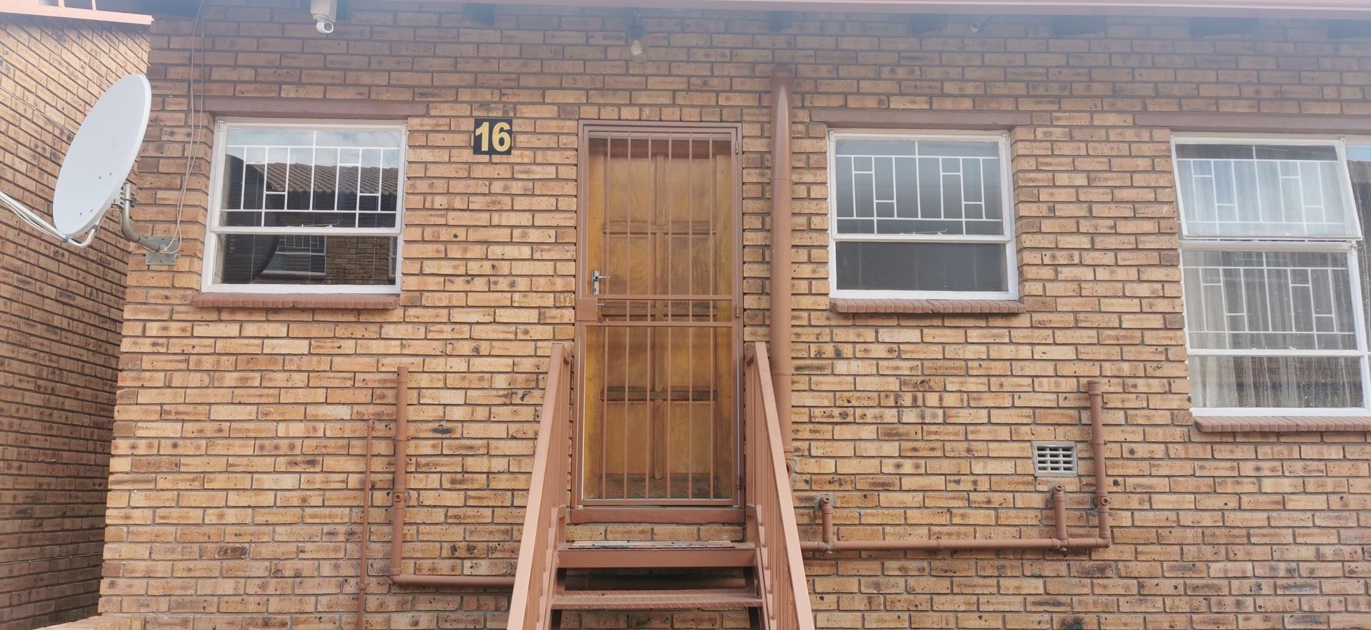 2 Bedroom Apartment / flat for sale in Kenmare P24115141822