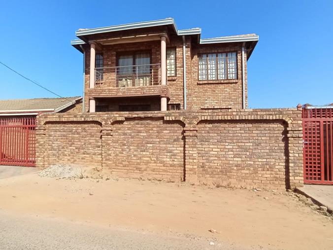 6 Bedroom House for Sale in Atteridgeville
